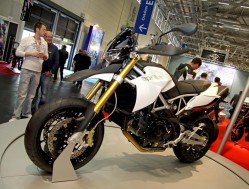 Aprilia Dorsoduro 1200 model 1970 dane techniczne