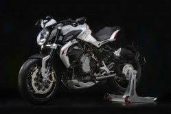 MV Agusta Dragster 800 model 2014 dane techniczne