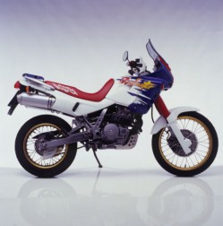 Honda NX650R Dominator model 1970 dane techniczne