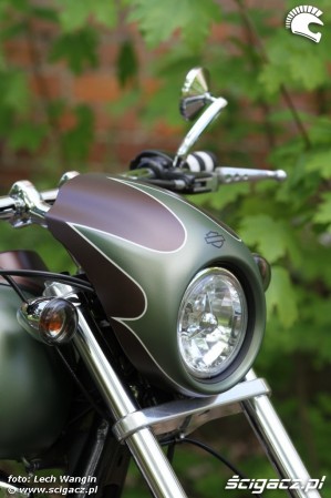 36 Harley Davidson Dyna Super Glide Custom lampa