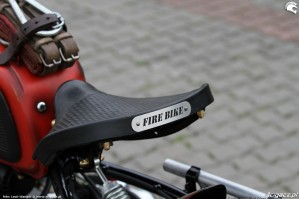 24 Dniepr K650 Fire Bike siodlo