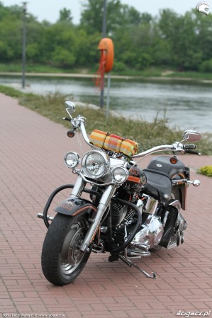 22 Harley Davidson Fat Bob Kazik nad rzeka