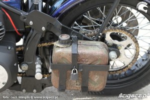 24 Harley Davidson Softail Evo Custom karnister