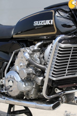 23 Suzuki RE 5 silnik