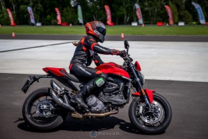 01 Testy prasowe Ducati Monster 2021