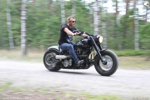 03 Harley Davidson Heritage Softail Classic Custom na drodze
