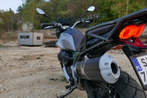 10 Moto Guzzi V85 TT 2022 wydech