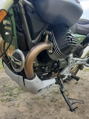 21 Moto Guzzi V85 TT 2022 silnik