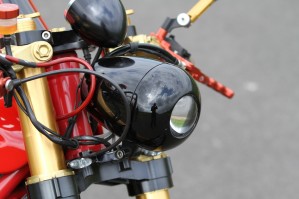 20 Moto Guzzi V10 Centauro custom reflektor
