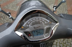 09 Vespa GTS 300 zegary