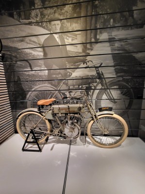 093 120 lat Harley Davidson USA Milwaukee