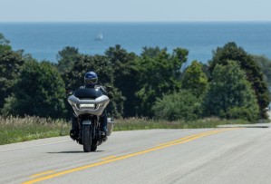 09 Harley Davidson Road Glide CVO 2023 w trasie
