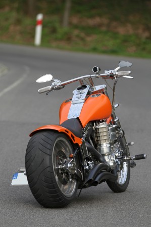 25 Harley Davidson Softail custom tylne kolo