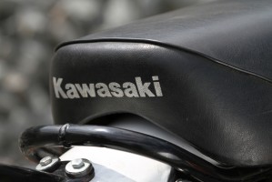 33 Kawasaki KE 125 siodlo