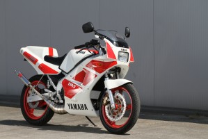 05 Yamaha TZR 250 custom