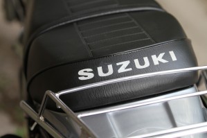 21 Suzuki SP 370 siodlo