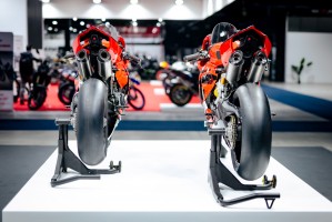 44 Ducati Panigale V2 Pirelli