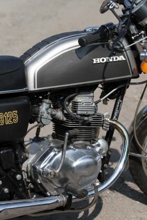 28 Honda CB 125 silnik bak