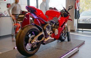 Ducati Panigale V4S model 2025 od tylu