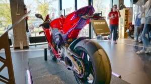 Ducati Panigale V4S model 2025 tyl