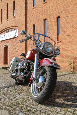 35 Harley Davidson FLH Shovelhead lampa przod