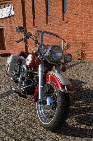 37 Harley Davidson FLH Shovelhead przednie swiatlo