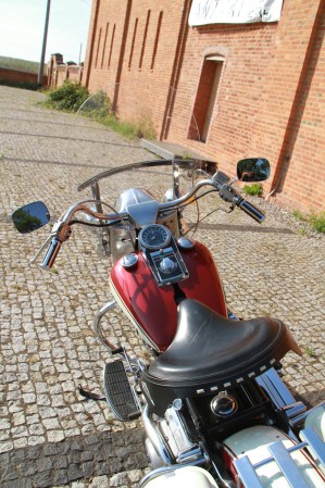 38 Harley Davidson FLH Shovelhead z widoku kierowcy