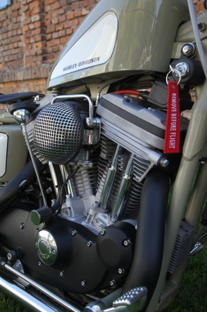 38 Harley Davidson Retro Garage Sportster detale