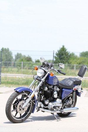 17 Harley Davidson Sportster XLS Roadster na sloncu