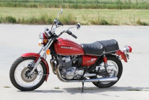 13 1977 Honda CB 750 A Hondamatic