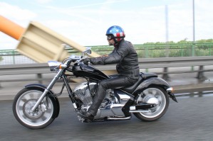 01 Honda Fury VT 1300 CX na drodze