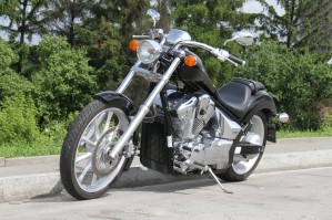 09 Honda Fury VT 1300 CX przod