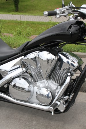 27 Honda Fury VT 1300 CX potezny piec