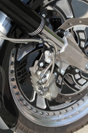 28 Honda VTX 1800 custom hamulce