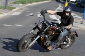 04 Honda VT 1100 Bobber na ulicy 1998