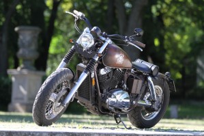 32 Honda VT 1100 Bobber lewa strona