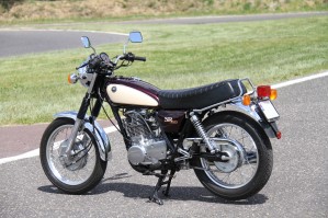 05 Yamaha SR 500 lewy bok