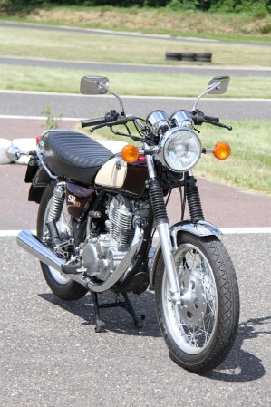 18 Yamaha SR 500 przod