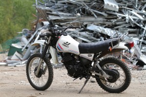 02 Yamaha XT 550 lewy profil