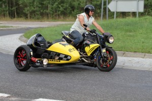 07 Buell 1125 CR z wozkiem bocznym na ulicy