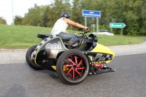 08 Buell 1125 CR z wozkiem bocznym podczas jazdy