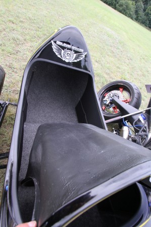 49 Buell 1125 CR z koszem bocznym podnoszone siedzenie