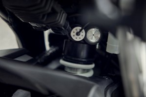 82 Honda CB1000GT 2026 zawieszenie tyl