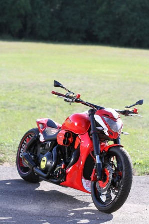 35 Honda VTX 1800 z przodu