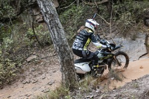 44 ciezki offroad vs TRIUMPH TF 450 E