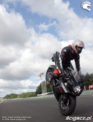 suzuki gsx-r-750 stoppie