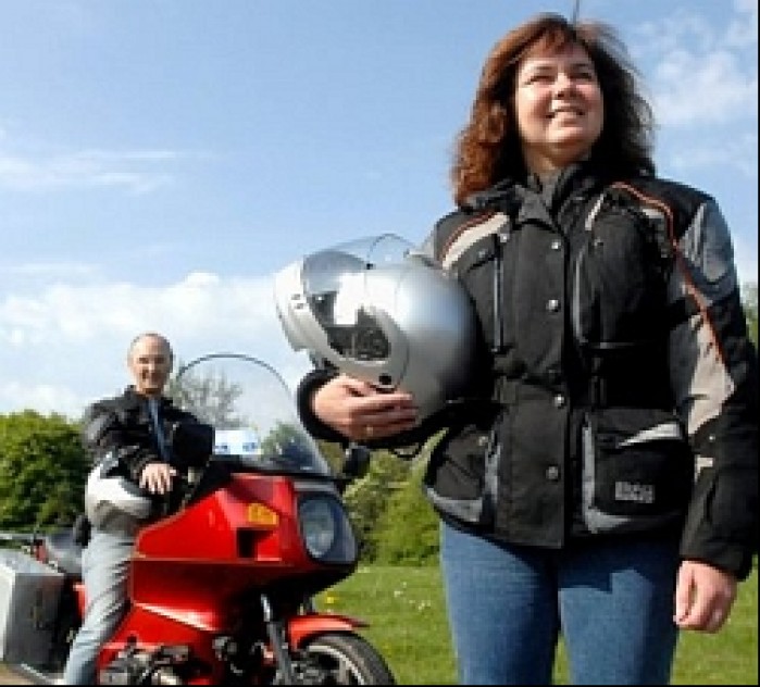 Cathy przy motocyklu