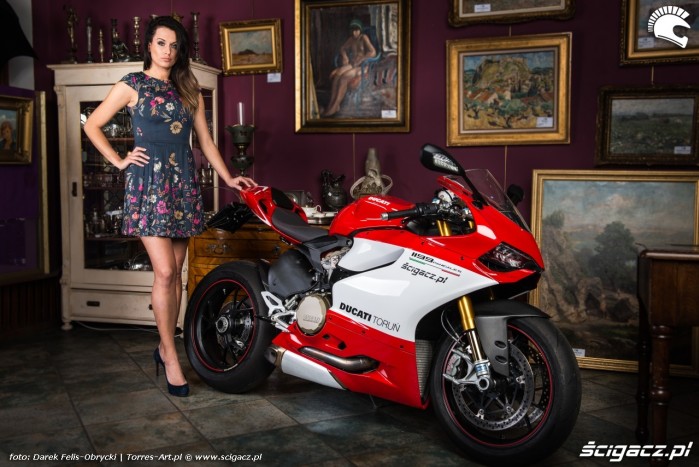 galeria sztuki Adriana i Ducati Panigale S