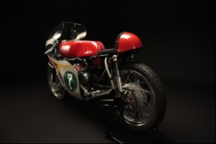 Honda RC 166 tyl
