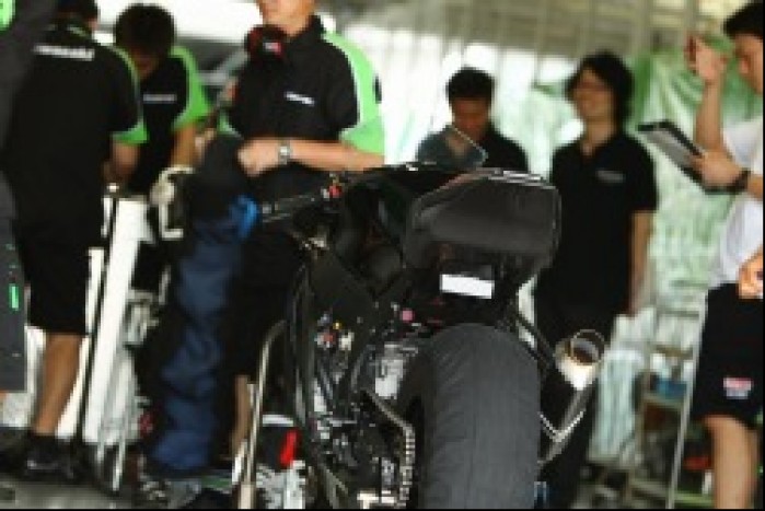 Kawasaki ZX10R 2011 2
